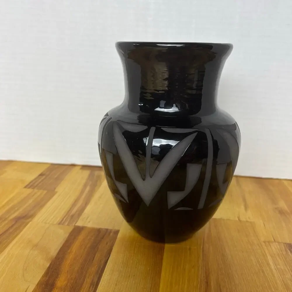 VTG R Diane Martinez Black Vase Handmade Native American Pottery Artist 1992